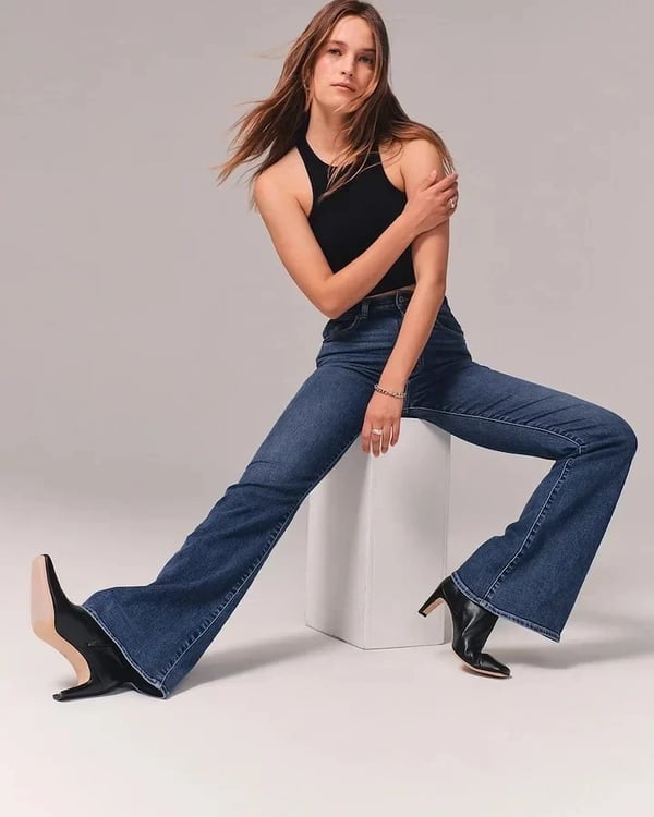 High-waisted flared jeans